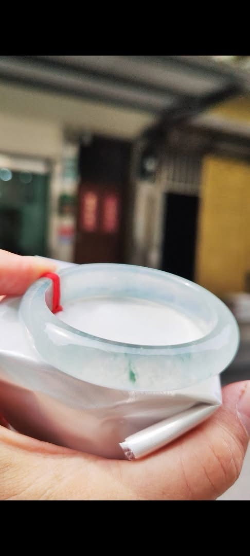 ✨ 木拿場口 頂級放光玻璃種 正圈手鐲

💚 天然緬甸玉A貨