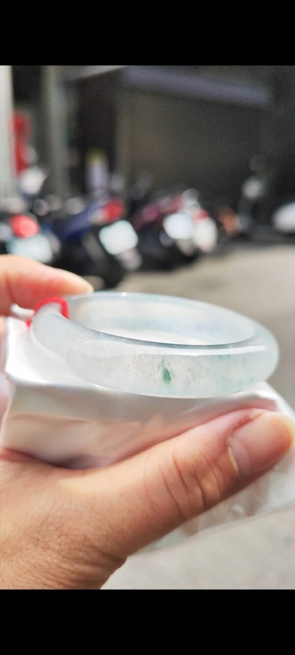 ✨ 木拿場口 頂級放光玻璃種 正圈手鐲

💚 天然緬甸玉A貨