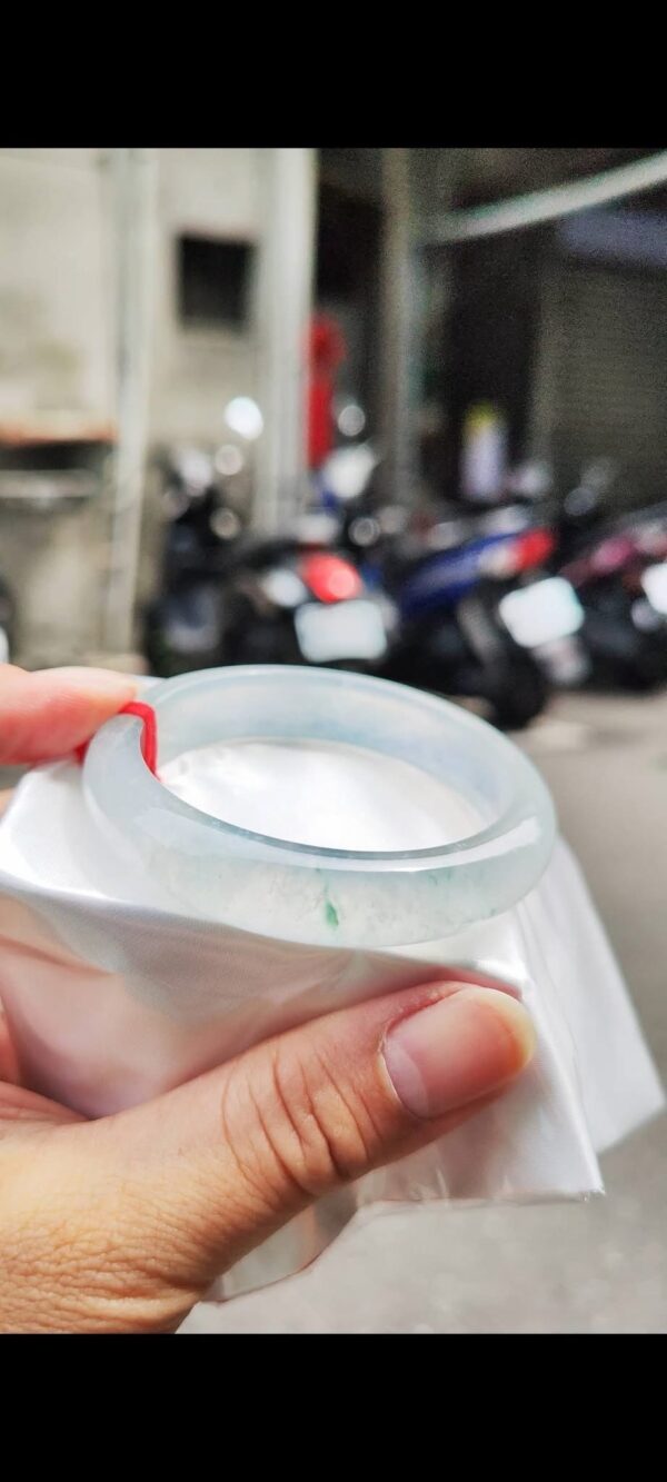 ✨ 木拿場口 頂級放光玻璃種 正圈手鐲

💚 天然緬甸玉A貨