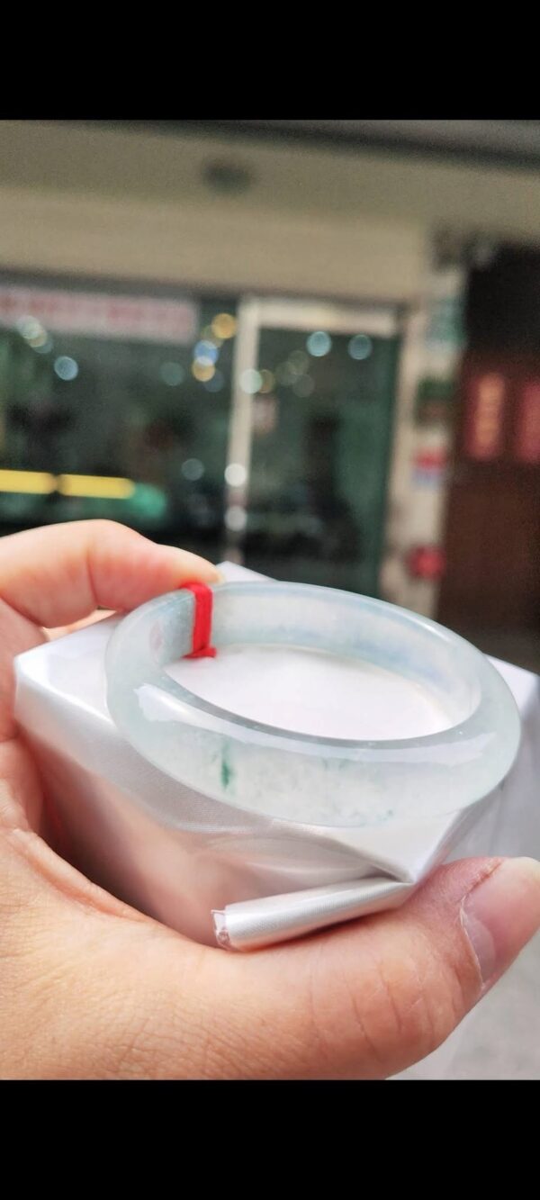 ✨ 木拿場口 頂級放光玻璃種 正圈手鐲

💚 天然緬甸玉A貨