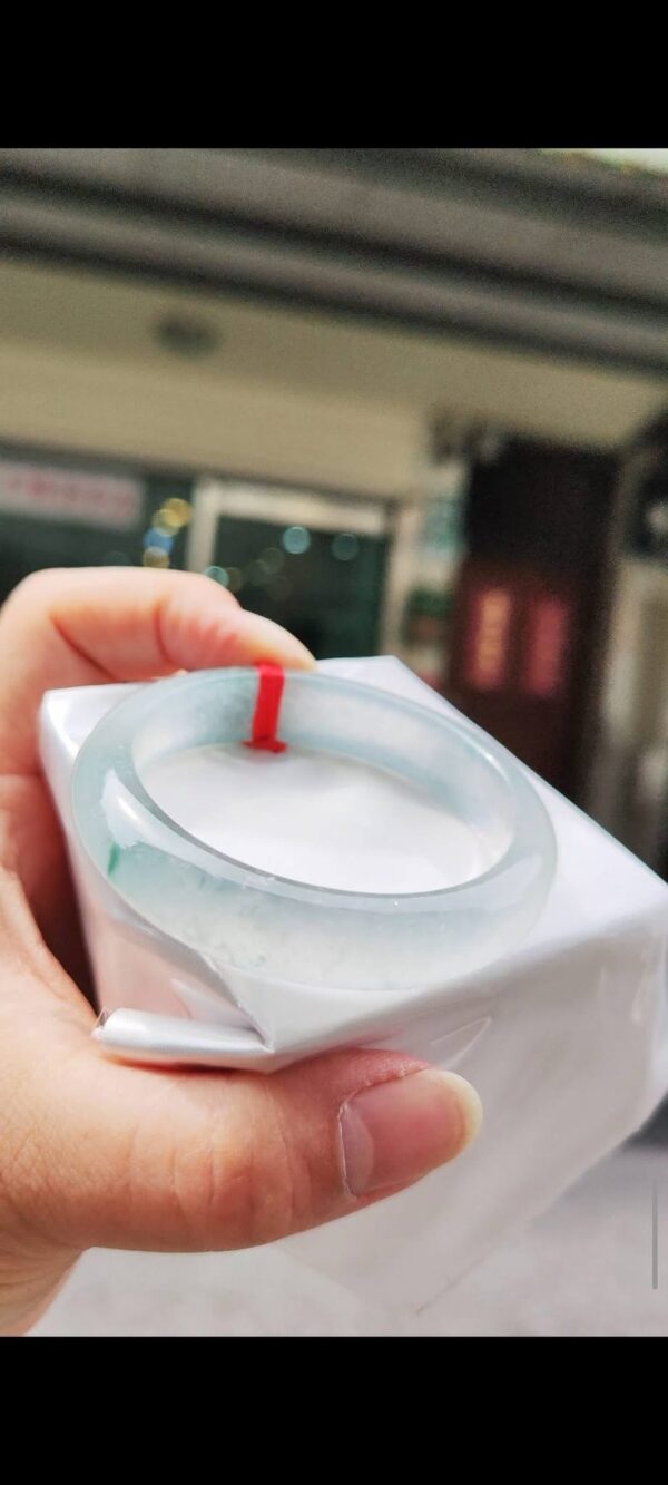 ✨ 木拿場口 頂級放光玻璃種 正圈手鐲

💚 天然緬甸玉A貨