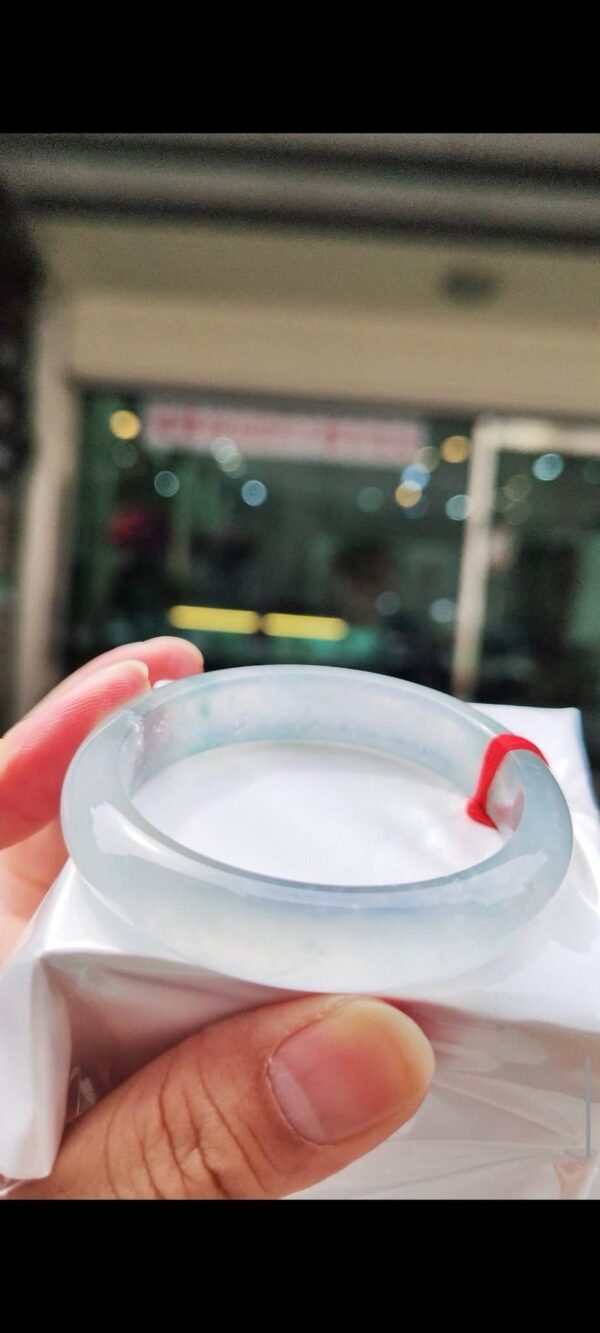 ✨ 木拿場口 頂級放光玻璃種 正圈手鐲

💚 天然緬甸玉A貨