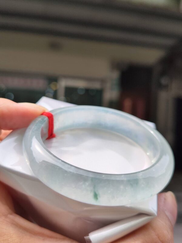 ✨ 木拿場口 頂級放光玻璃種 正圈手鐲

💚 天然緬甸玉A貨