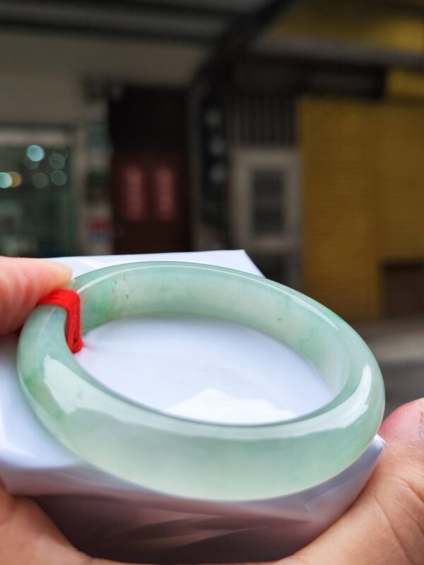 ✨  蘋果綠放光玻璃種 正圈手鐲

💚 天然緬甸玉A貨