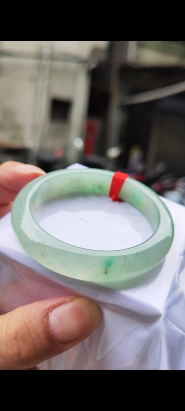 ✨  蘋果綠放光玻璃種 正圈手鐲

💚 天然緬甸玉A貨