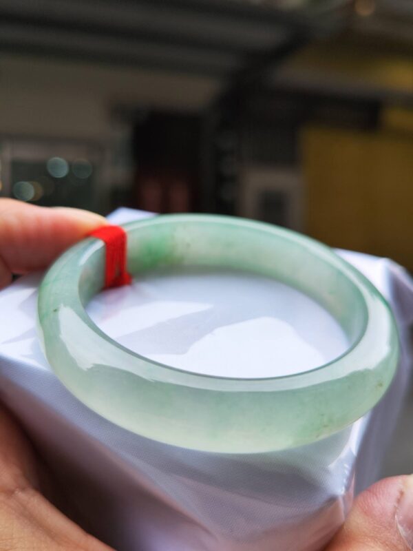 ✨  蘋果綠放光玻璃種 正圈手鐲

💚 天然緬甸玉A貨