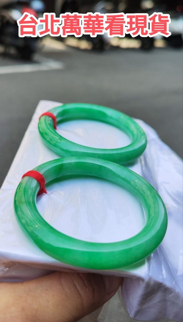 ✨ 現貨 滿陽綠圓骨 正圈對鐲

💚 天然緬甸玉A貨