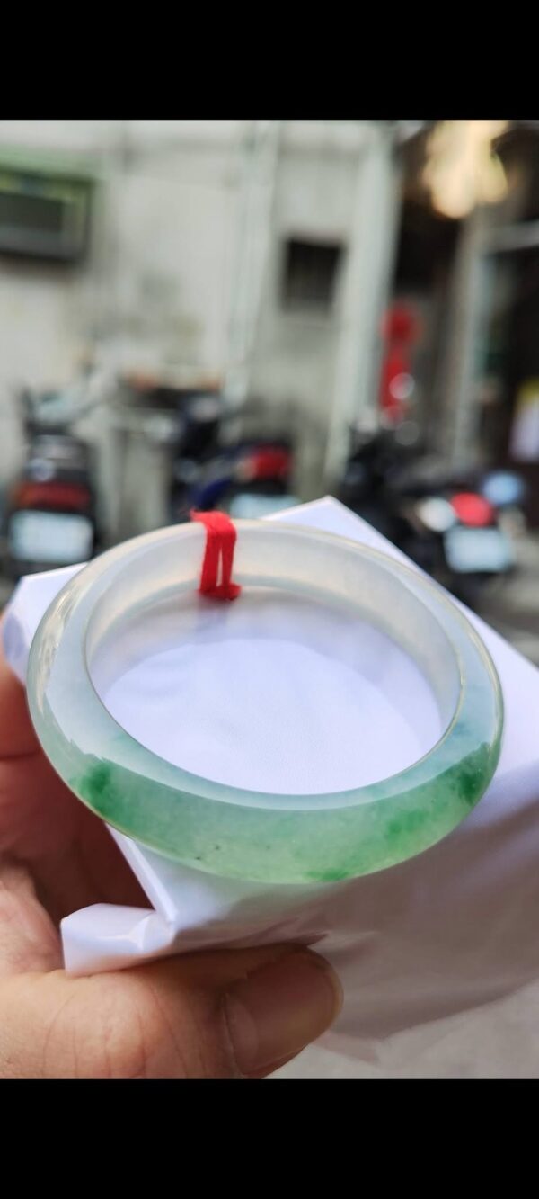 ✨ 木拿場口 頂級放光玻璃種飄綠花 正圈厚庄手鐲