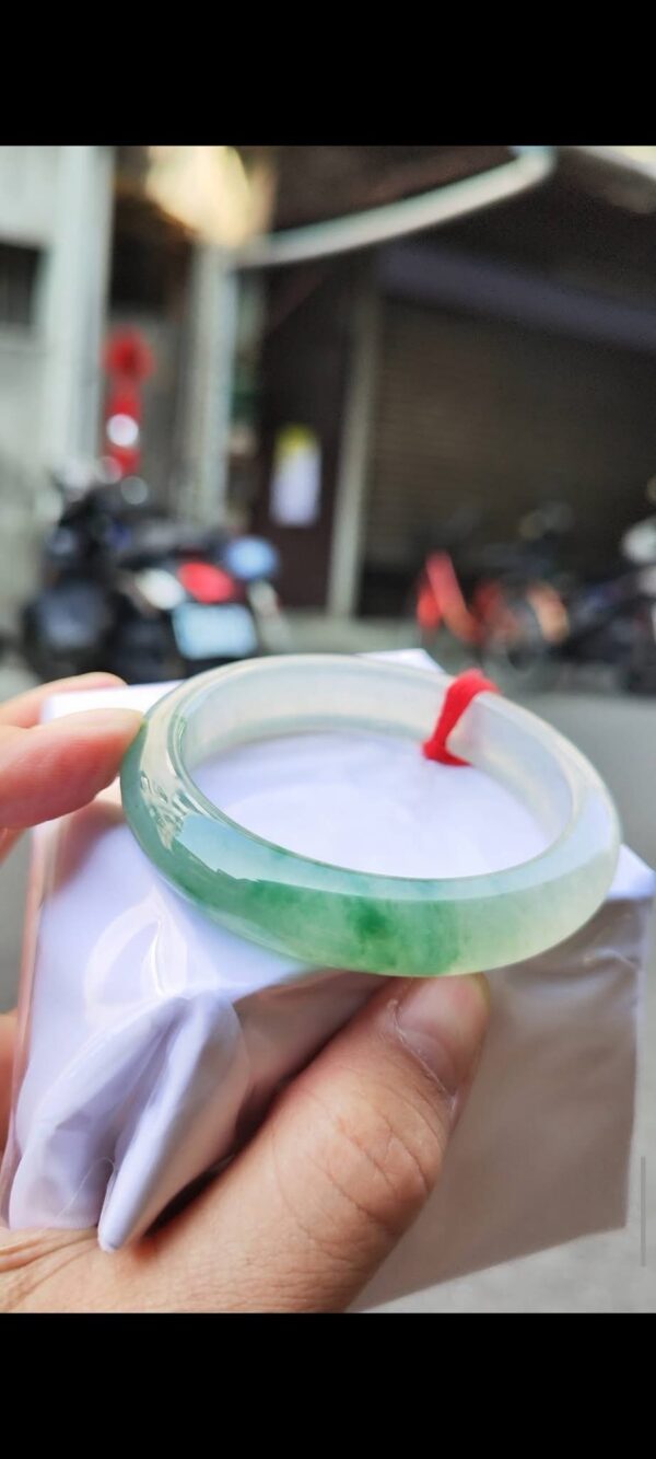 ✨ 木拿場口 頂級放光玻璃種飄綠花 正圈厚庄手鐲