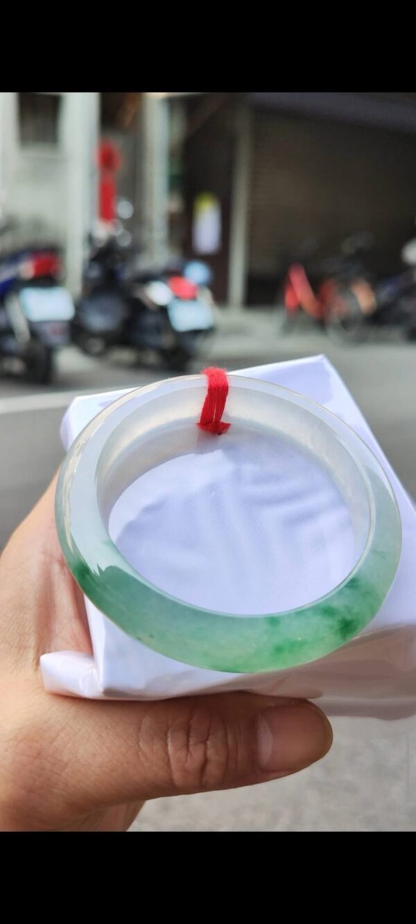 ✨ 木拿場口 頂級放光玻璃種飄綠花 正圈厚庄手鐲