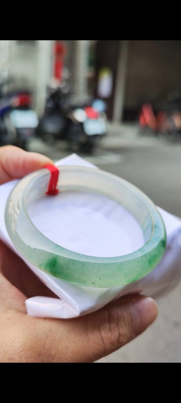 ✨ 木拿場口 頂級放光玻璃種飄綠花 正圈厚庄手鐲