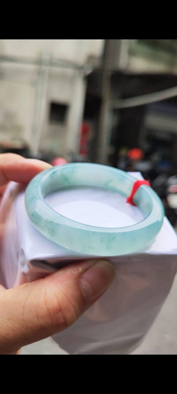 ✨   冰種藍水飄花 正圈手鐲

💚 天然緬甸玉A貨