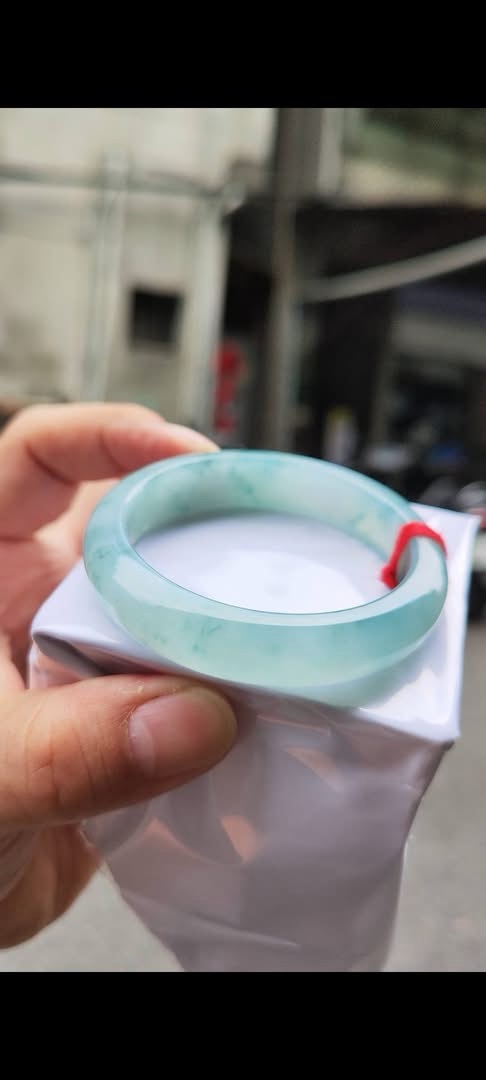 ✨   冰種藍水飄花 正圈手鐲

💚 天然緬甸玉A貨