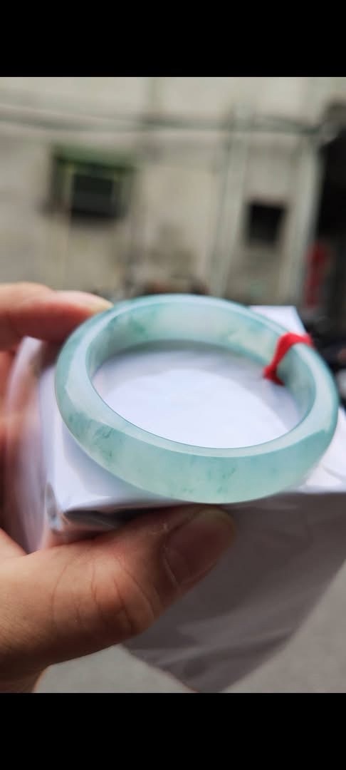 ✨   冰種藍水飄花 正圈手鐲

💚 天然緬甸玉A貨