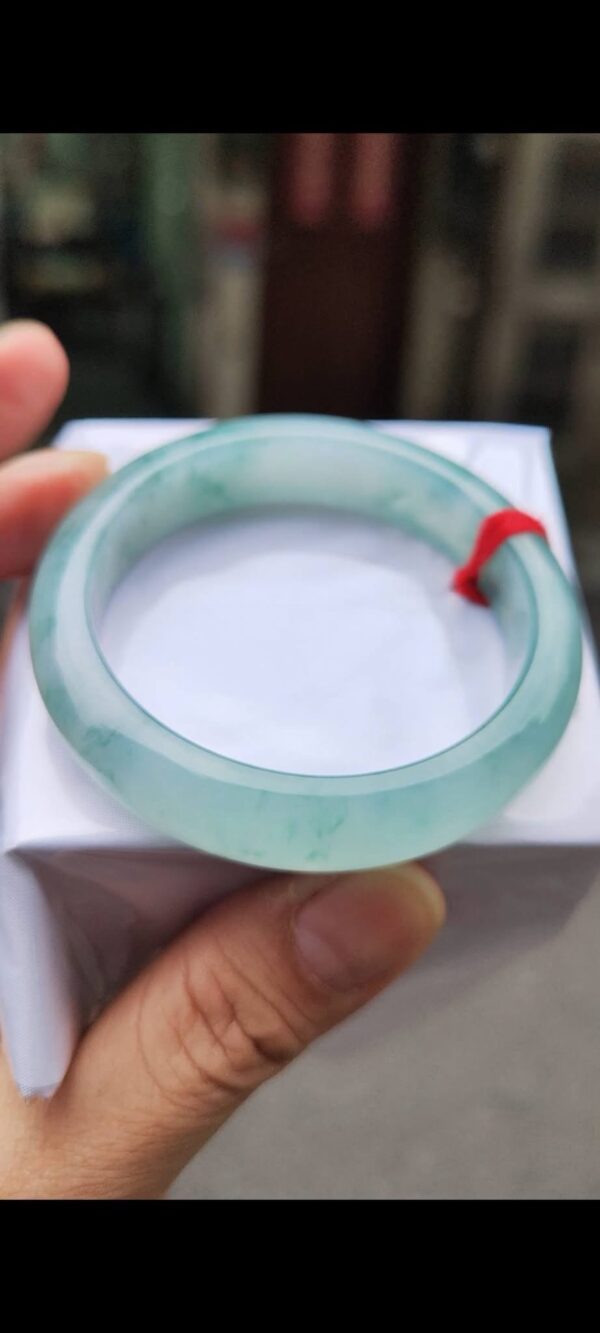 ✨   冰種藍水飄花 正圈手鐲

💚 天然緬甸玉A貨