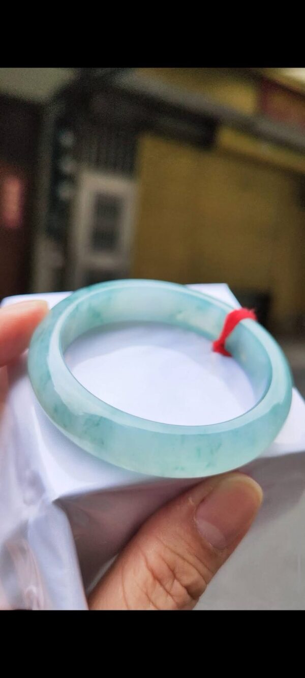 ✨   冰種藍水飄花 正圈手鐲

💚 天然緬甸玉A貨