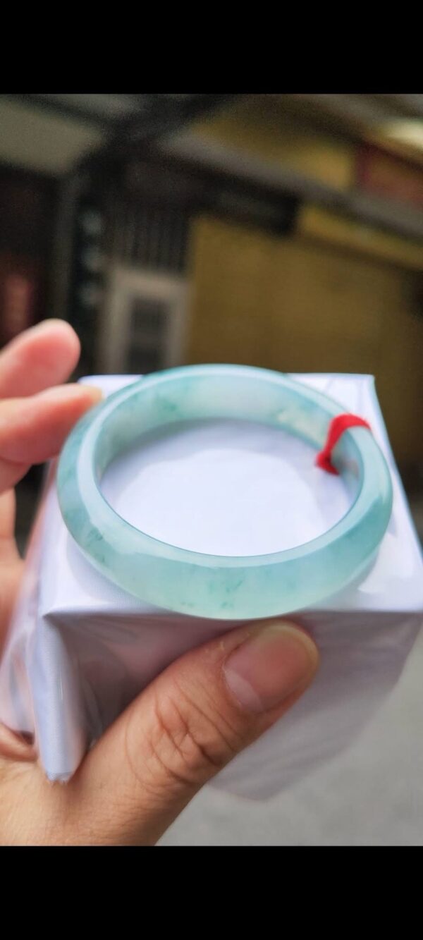 ✨   冰種藍水飄花 正圈手鐲

💚 天然緬甸玉A貨