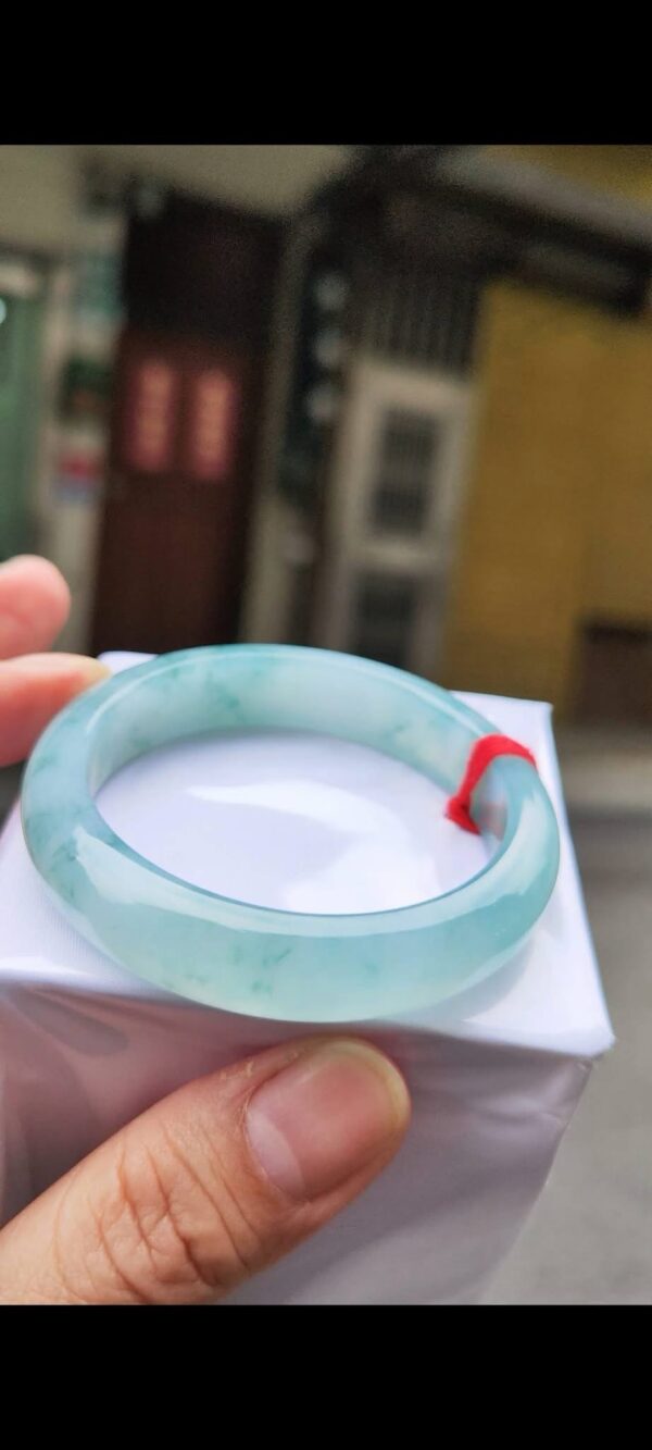 ✨   冰種藍水飄花 正圈手鐲

💚 天然緬甸玉A貨