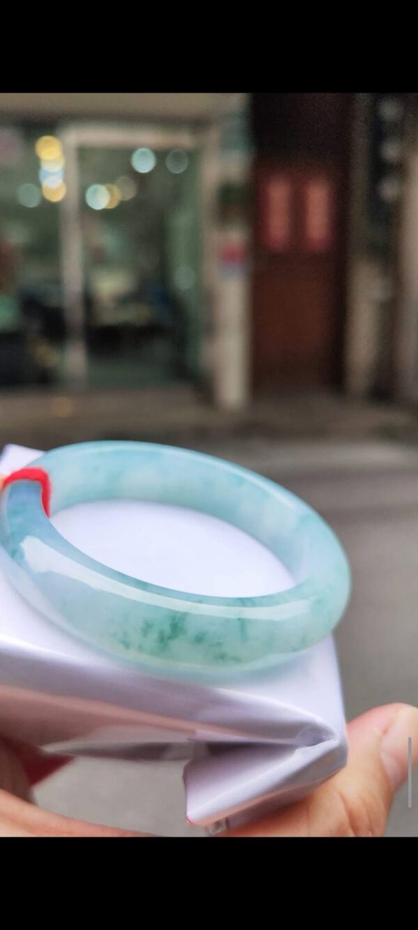 ✨   冰種藍水飄花 正圈手鐲

💚 天然緬甸玉A貨