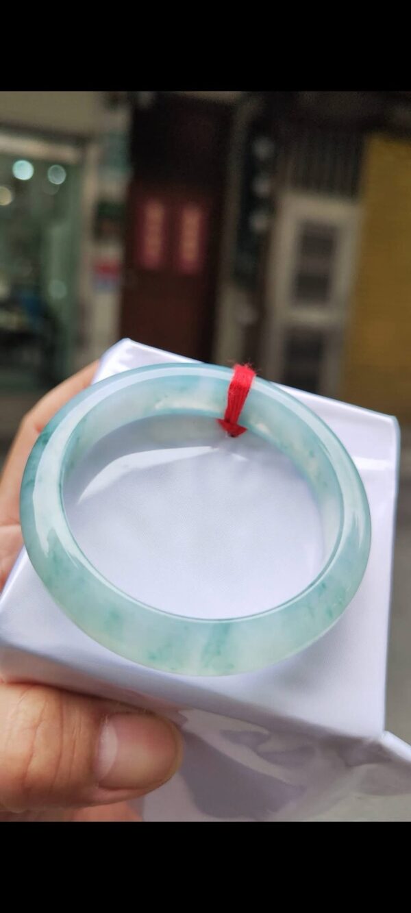 ✨   冰種藍水飄花 正圈手鐲

💚 天然緬甸玉A貨