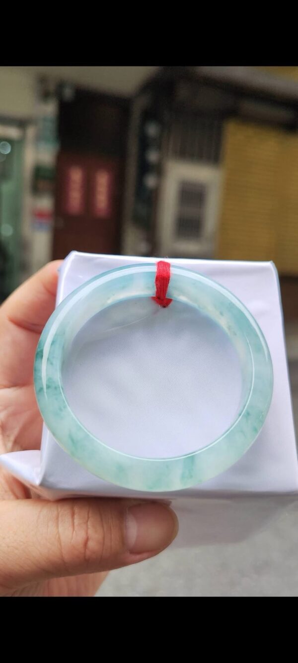 ✨   冰種藍水飄花 正圈手鐲

💚 天然緬甸玉A貨