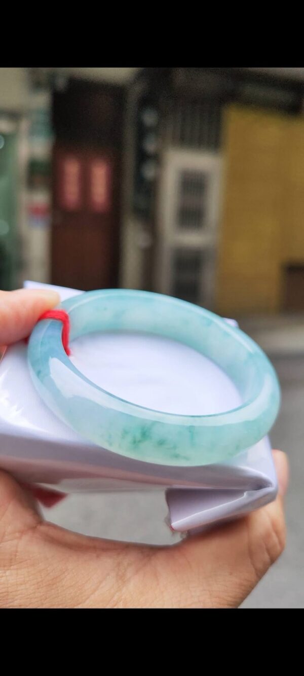 ✨   冰種藍水飄花 正圈手鐲

💚 天然緬甸玉A貨