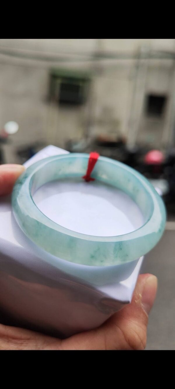 ✨   冰種藍水飄花 正圈手鐲

💚 天然緬甸玉A貨