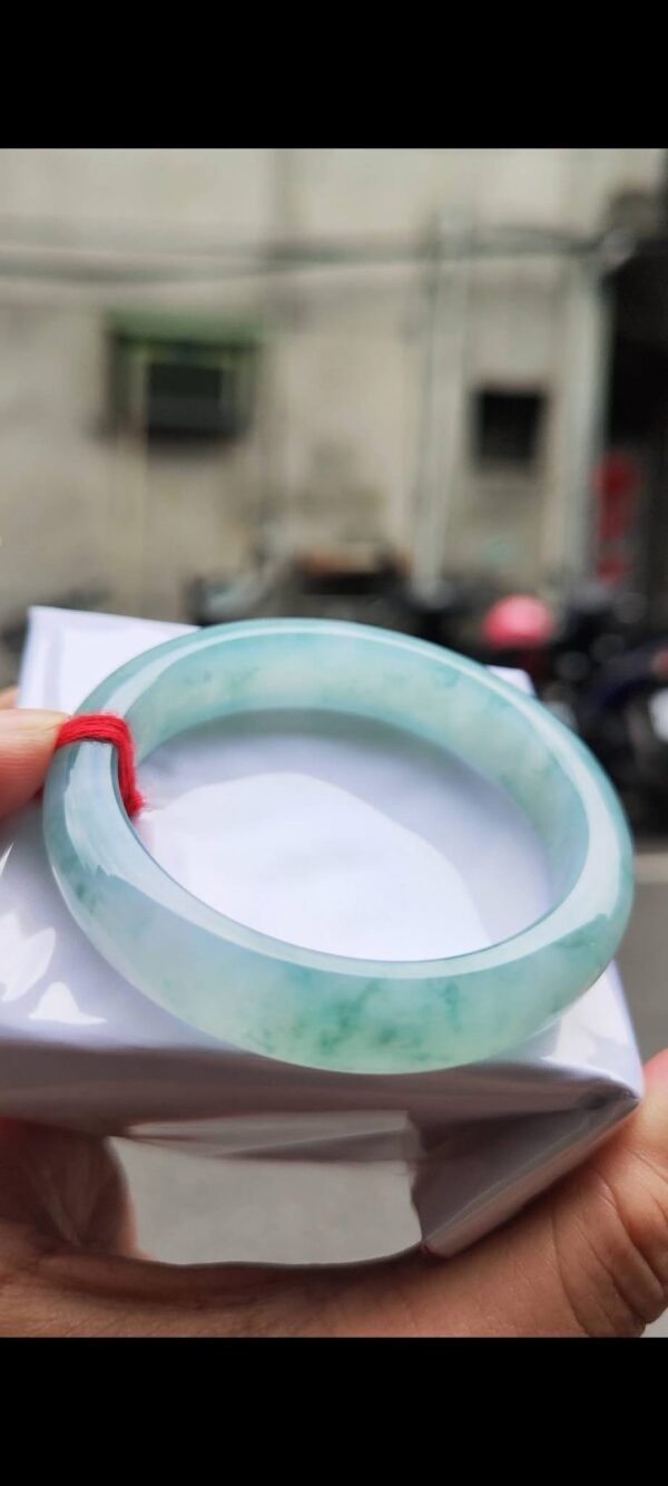 ✨   冰種藍水飄花 正圈手鐲

💚 天然緬甸玉A貨