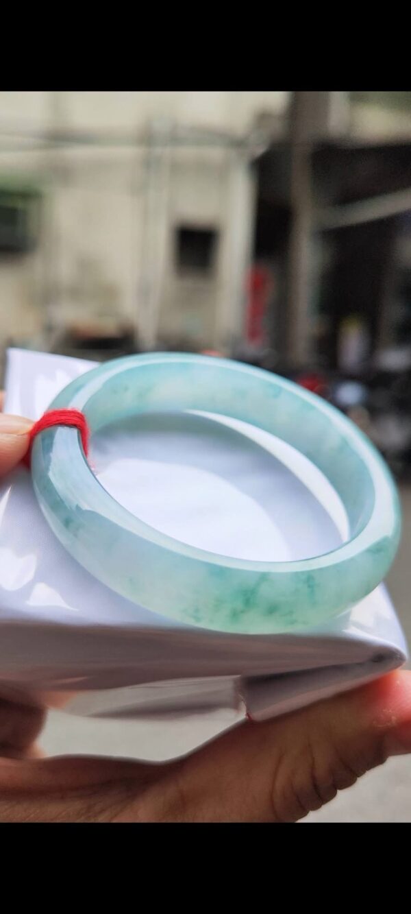 ✨   冰種藍水飄花 正圈手鐲

💚 天然緬甸玉A貨