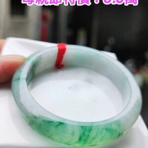 ✨  冰透飄陽綠 正圈手鐲

💚 天然緬甸玉A貨