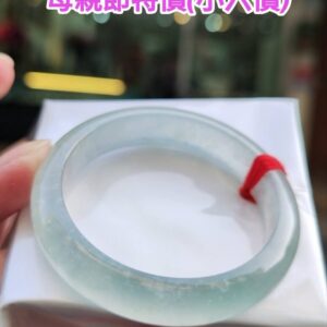 ✨ 木拿放光玻璃種 正圈手鐲

💚 天然緬甸玉A貨