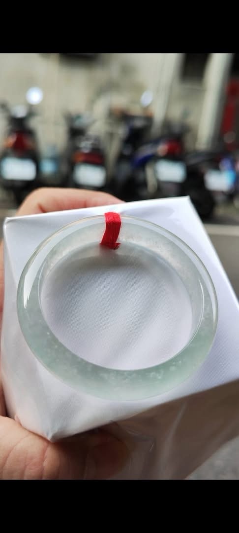 ✨ 木拿放光玻璃種 正圈手鐲

💚 天然緬甸玉A貨