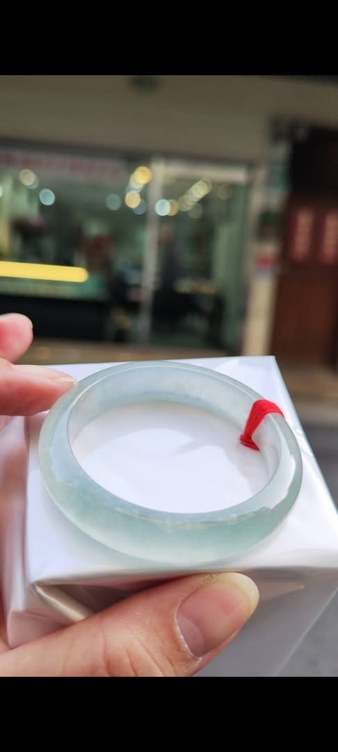 ✨ 木拿放光玻璃種 正圈手鐲

💚 天然緬甸玉A貨