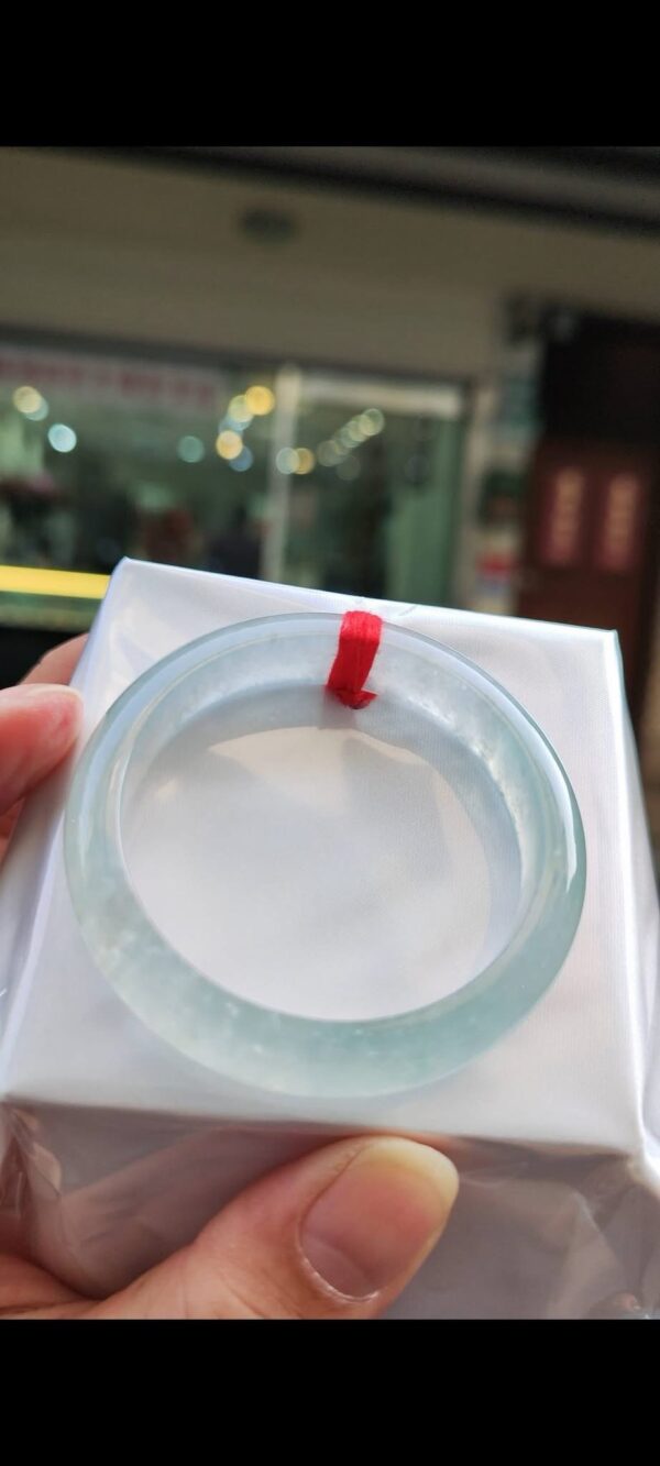 ✨ 木拿放光玻璃種 正圈手鐲

💚 天然緬甸玉A貨