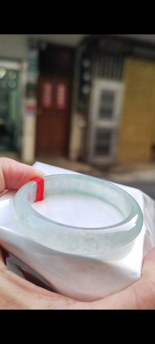 ✨ 木拿放光玻璃種 正圈手鐲

💚 天然緬甸玉A貨