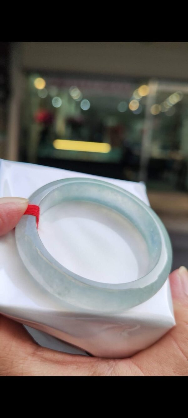 ✨ 木拿放光玻璃種 正圈手鐲

💚 天然緬甸玉A貨