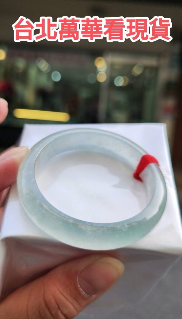 ✨ 木拿放光玻璃種 正圈手鐲

💚 天然緬甸玉A貨