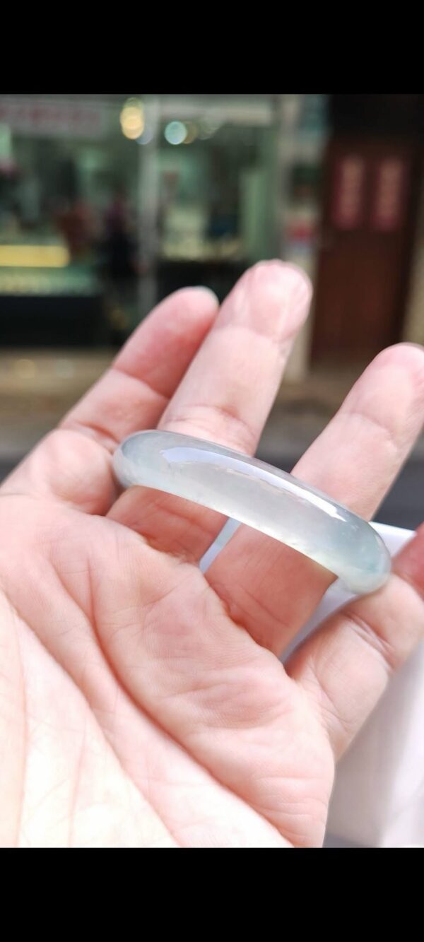 ✨ 木拿放光玻璃種 正圈手鐲

💚 天然緬甸玉A貨