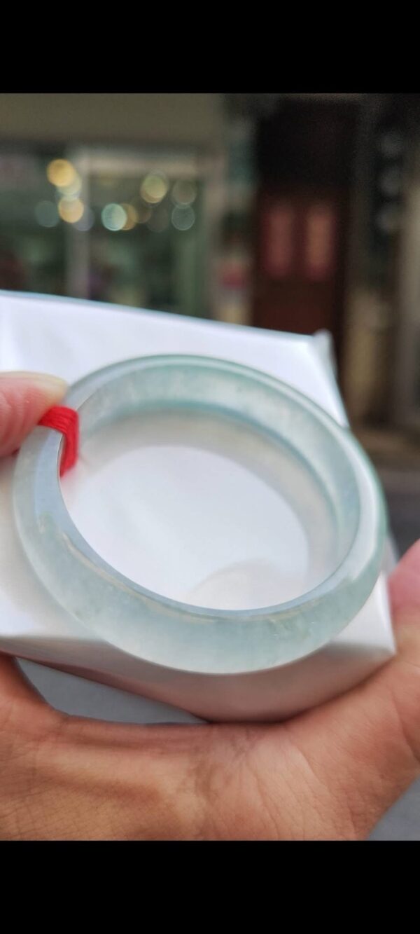 ✨ 木拿放光玻璃種 正圈手鐲

💚 天然緬甸玉A貨