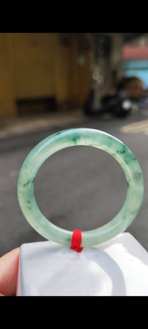 ✨ 放光玻璃種飄綠花 正圈圓骨手鐲