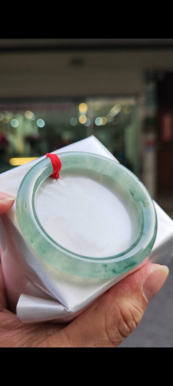 ✨ 放光玻璃種飄綠花 正圈圓骨手鐲