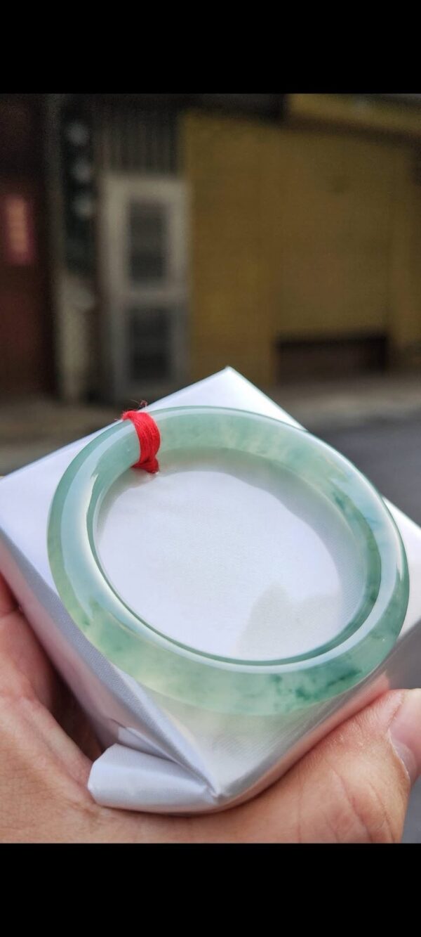 ✨ 放光玻璃種飄綠花 正圈圓骨手鐲