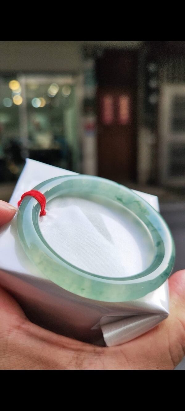 ✨ 放光玻璃種飄綠花 正圈圓骨手鐲