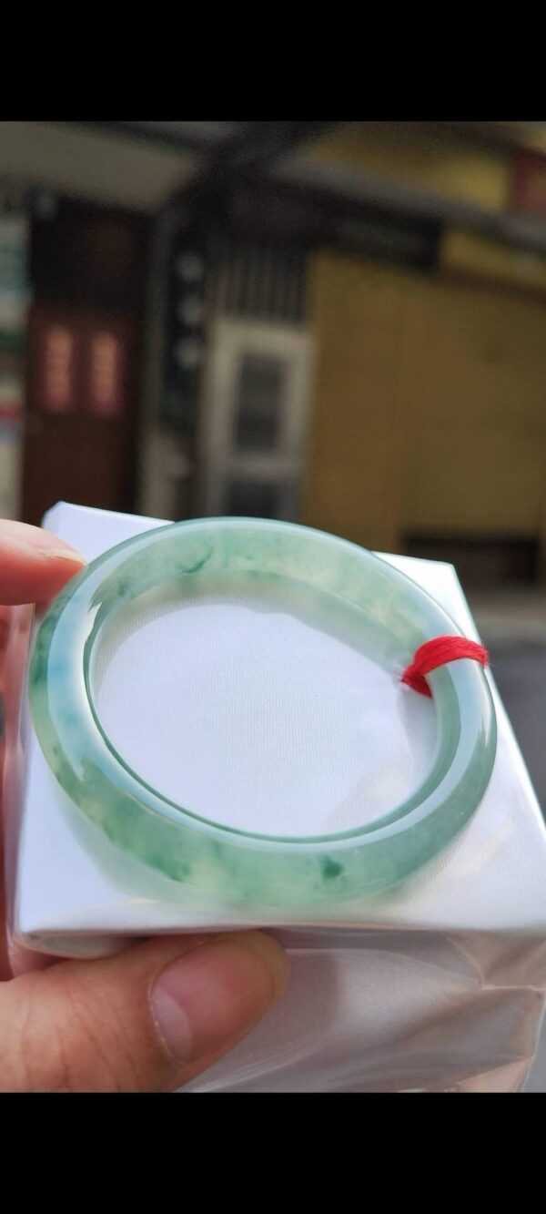 ✨ 放光玻璃種飄綠花 正圈圓骨手鐲