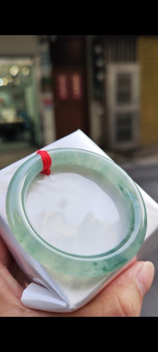 ✨ 放光玻璃種飄綠花 正圈圓骨手鐲