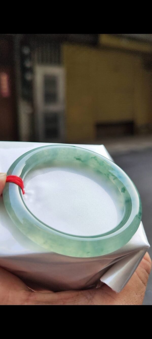 ✨ 放光玻璃種飄綠花 正圈圓骨手鐲