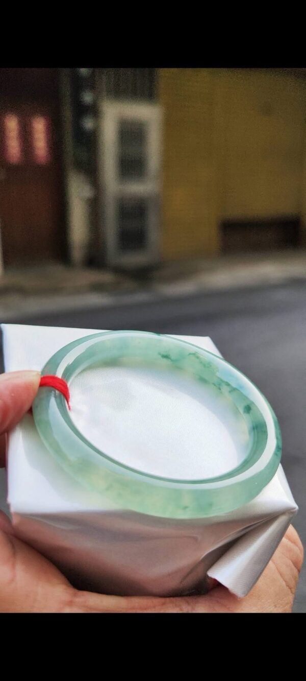 ✨ 放光玻璃種飄綠花 正圈圓骨手鐲