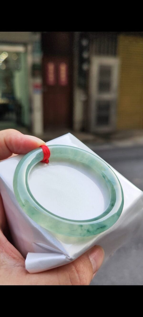 ✨ 放光玻璃種飄綠花 正圈圓骨手鐲