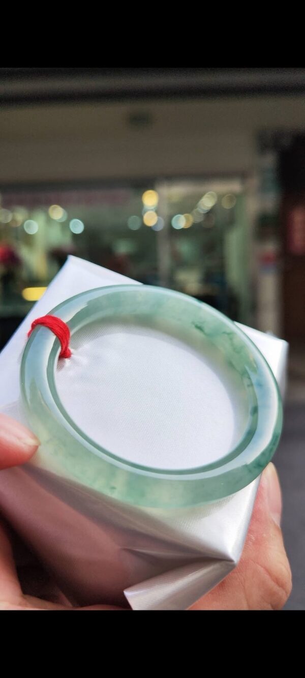 ✨ 放光玻璃種飄綠花 正圈圓骨手鐲