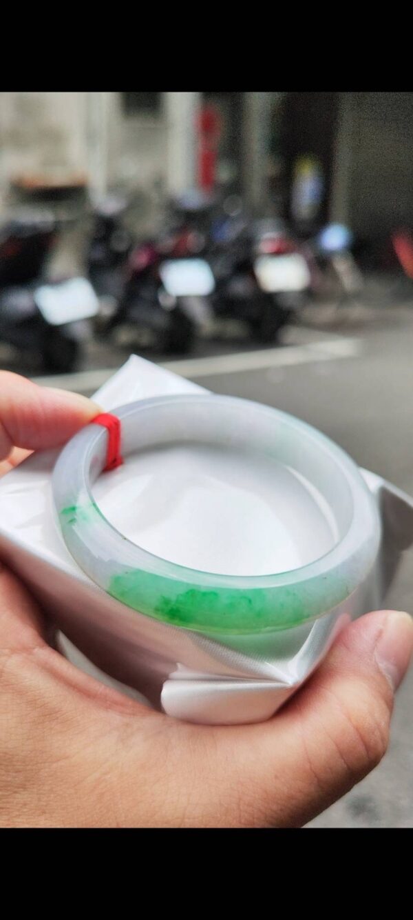 ✨ 淡紫飄陽綠正圈手鐲 ✨

💚 天然緬甸玉A貨